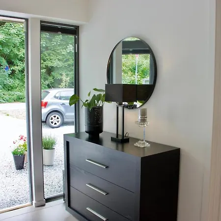 Moderne Hus - Sentralt, Rolig Med Gratis Parkering *