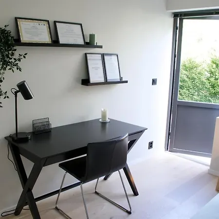 Lägenhet Moderne Hus - Sentralt, Rolig Med Gratis Parkering