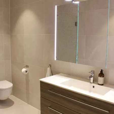 Moderne Hus - Sentralt, Rolig Med Gratis Parkering *