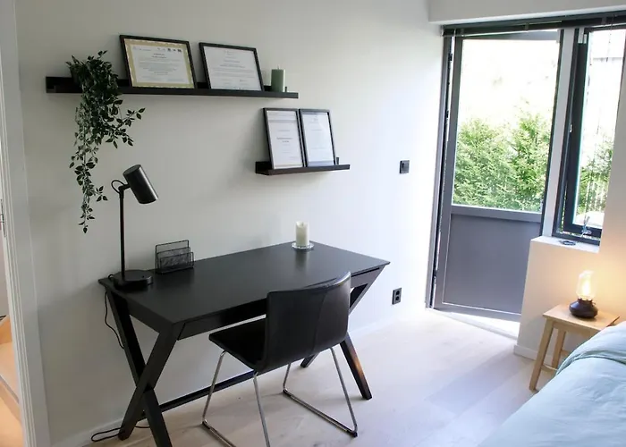 Apartamento Moderne Hus - Sentralt, Rolig Med Gratis Parkering